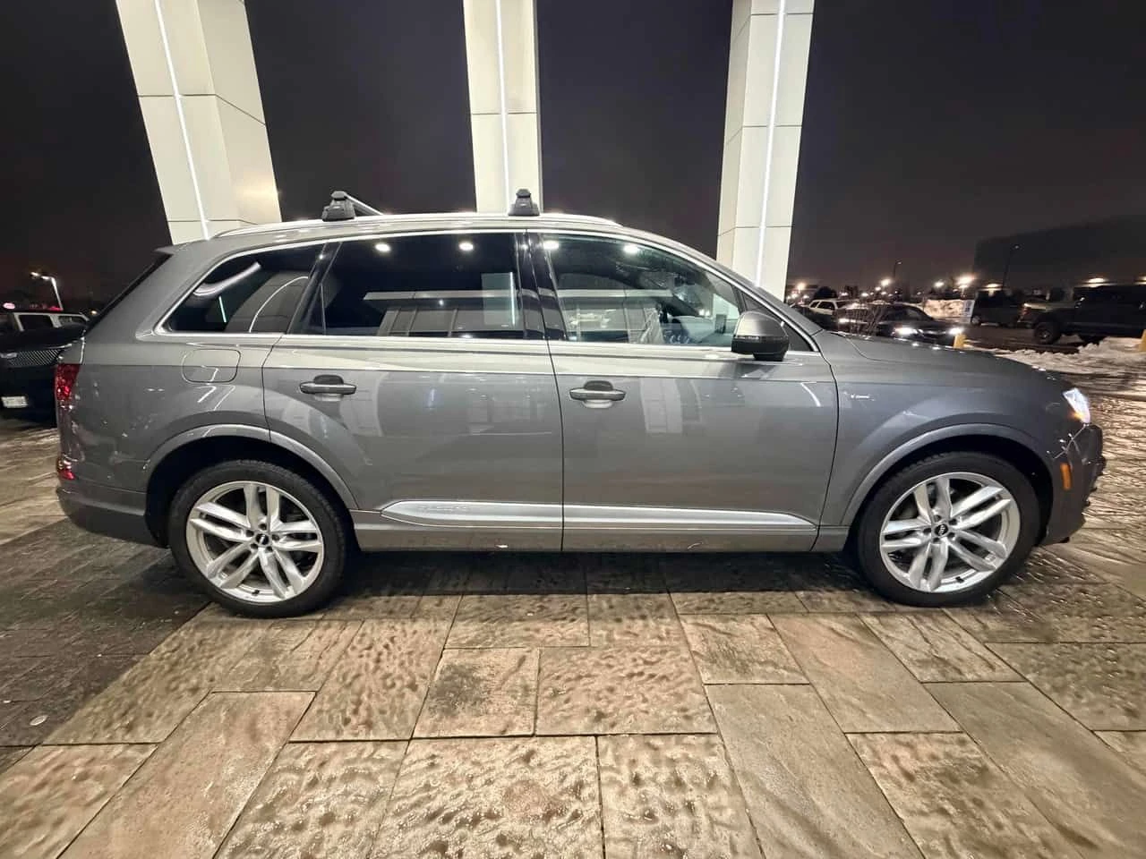 Audi Q7  Technik / 360 / BOSE / AMBIENT / АВТОКРЕДИТ , снимка 3 - Автомобили и джипове - 54651177