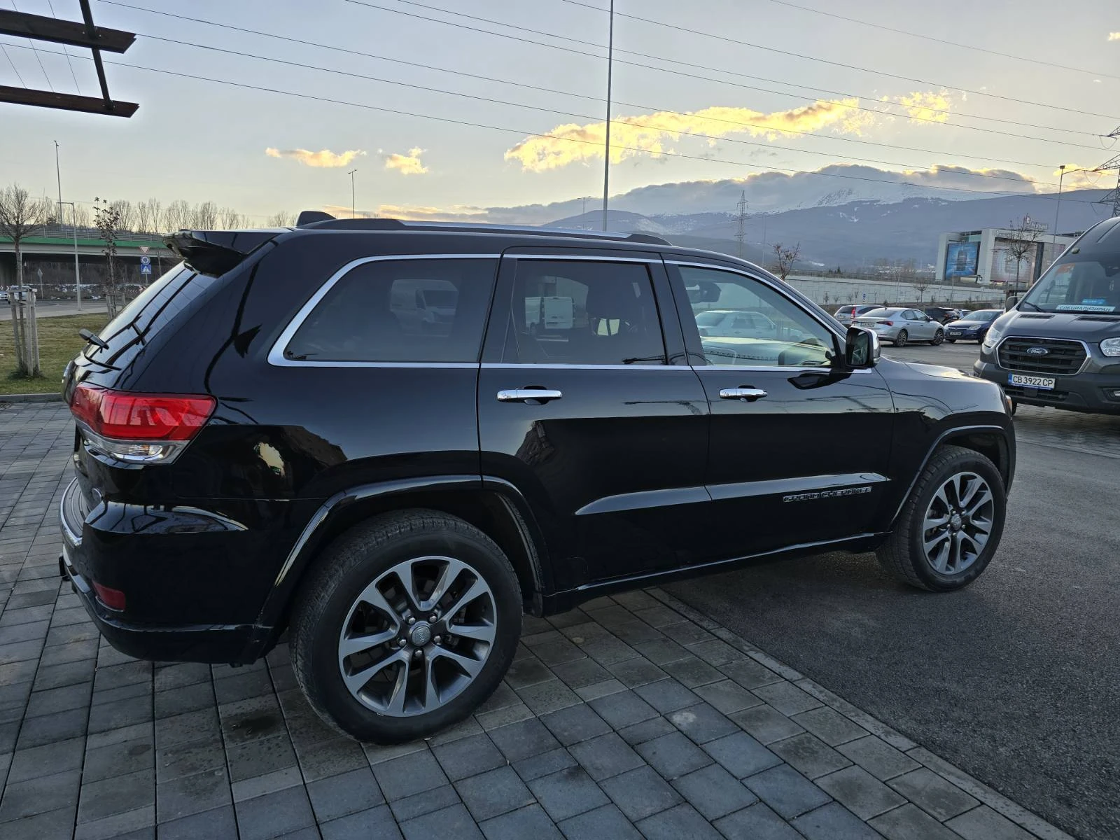 Jeep Grand cherokee 3.6 Бензин Overland, снимка 6 - Автомобили и джипове - 54738689