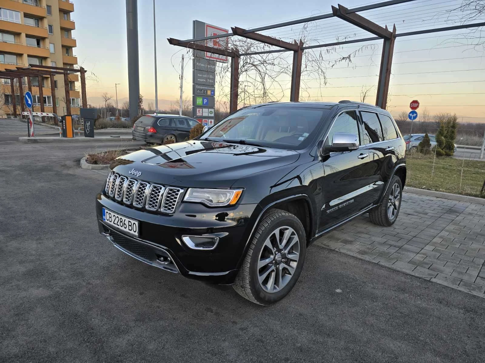 Jeep Grand cherokee 3.6 Бензин Overland, снимка 5 - Автомобили и джипове - 54738689