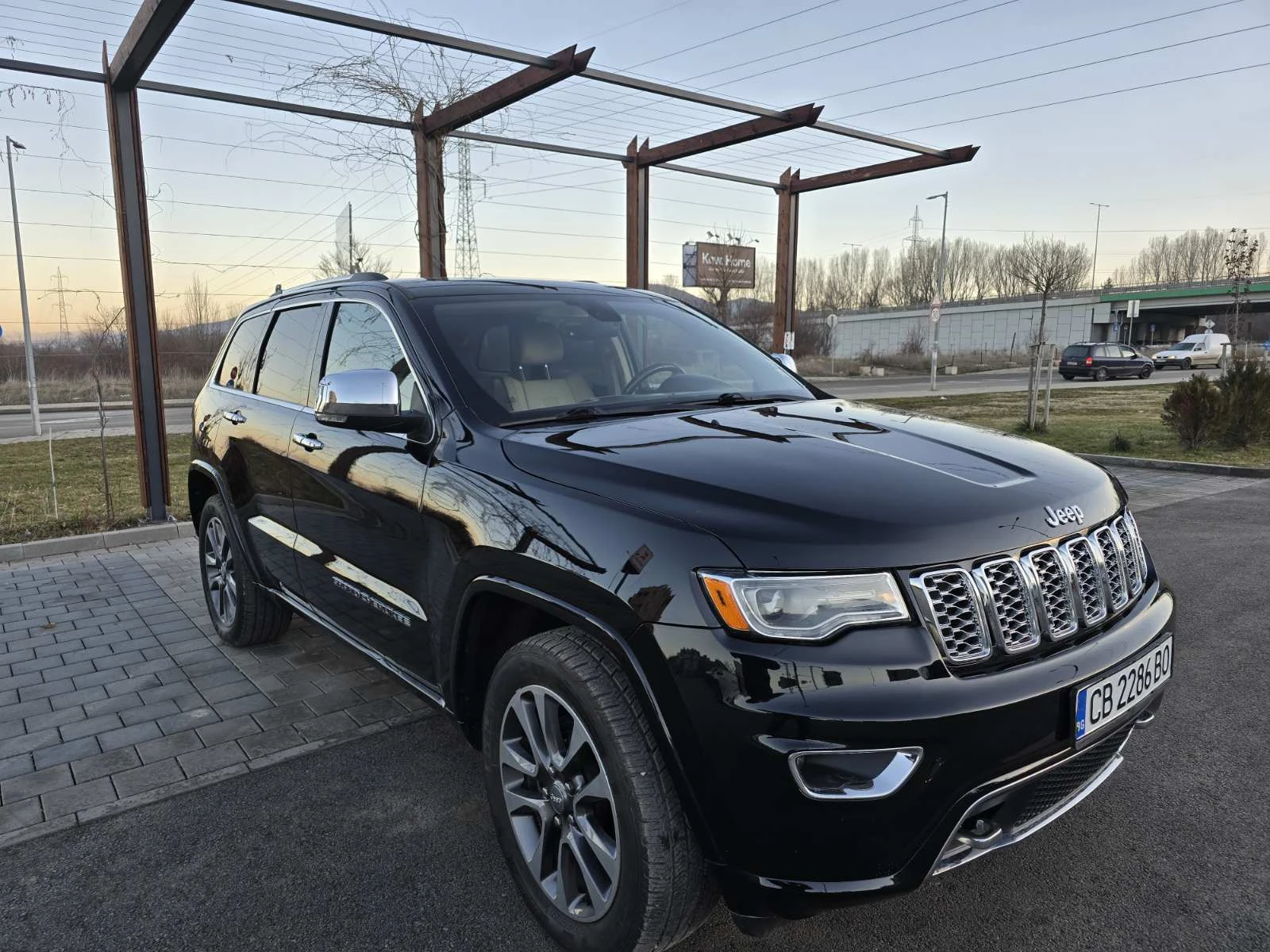 Jeep Grand cherokee 3.6 Бензин Overland, снимка 4 - Автомобили и джипове - 54738689