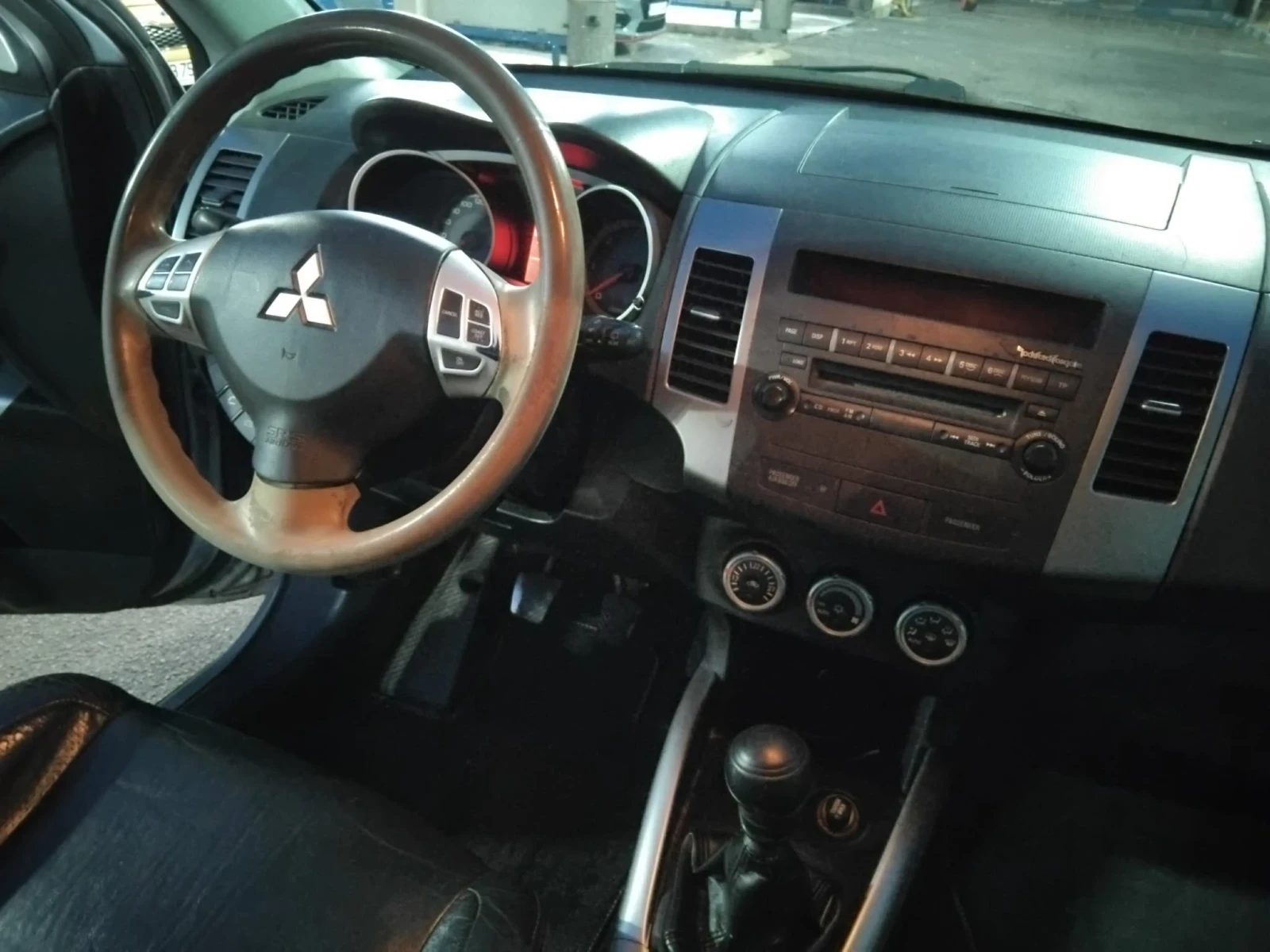Mitsubishi Outlander 2.0 DID, снимка 10 - Автомобили и джипове - 56040733