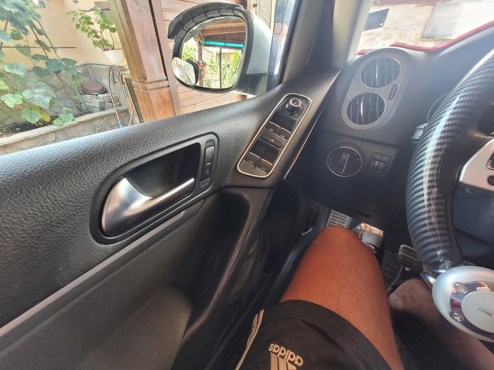 VW Tiguan 5N, снимка 13 - Автомобили и джипове - 56215682