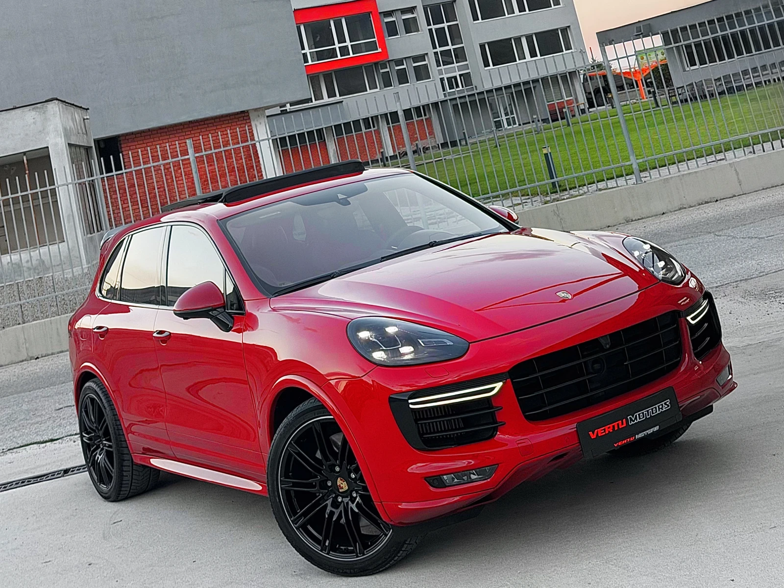 Porsche Cayenne GTS/ CARMINE RED/ 3xTV/ PANO/ 21 zoll/ ALCANTARA