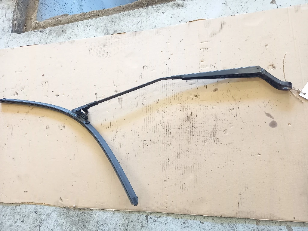 Рамо чистачка ляво Пежо 407 (к)