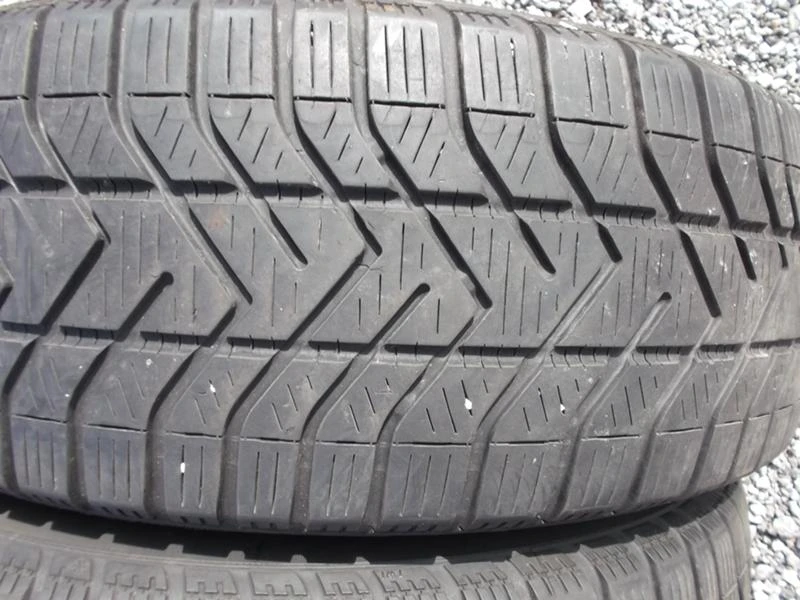 Гуми Зимни 195/65R15, снимка 3 - Гуми и джанти - 12239953