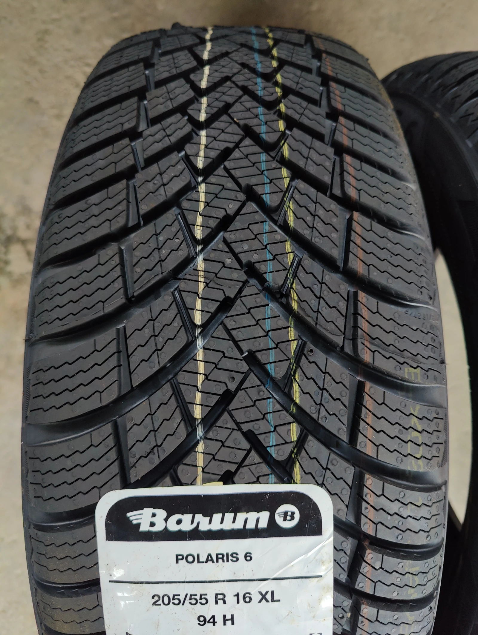 Гуми Зимни 205/55R16, снимка 4 - Гуми и джанти - 55162496