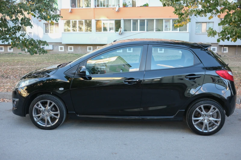 Mazda 2 1.3i facelift, снимка 7 - Автомобили и джипове - 53042993