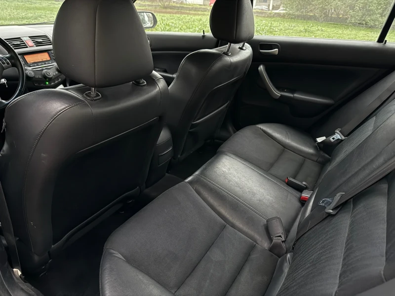 Honda Accord 2.0i Executive, снимка 7 - Автомобили и джипове - 52459350