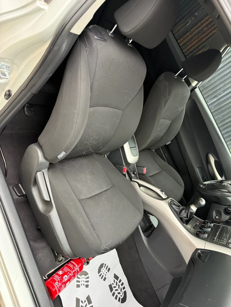 Toyota Auris 1.4D4D, снимка 8 - Автомобили и джипове - 53179629