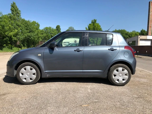 Suzuki Swift, снимка 2 - Автомобили и джипове - 47545755