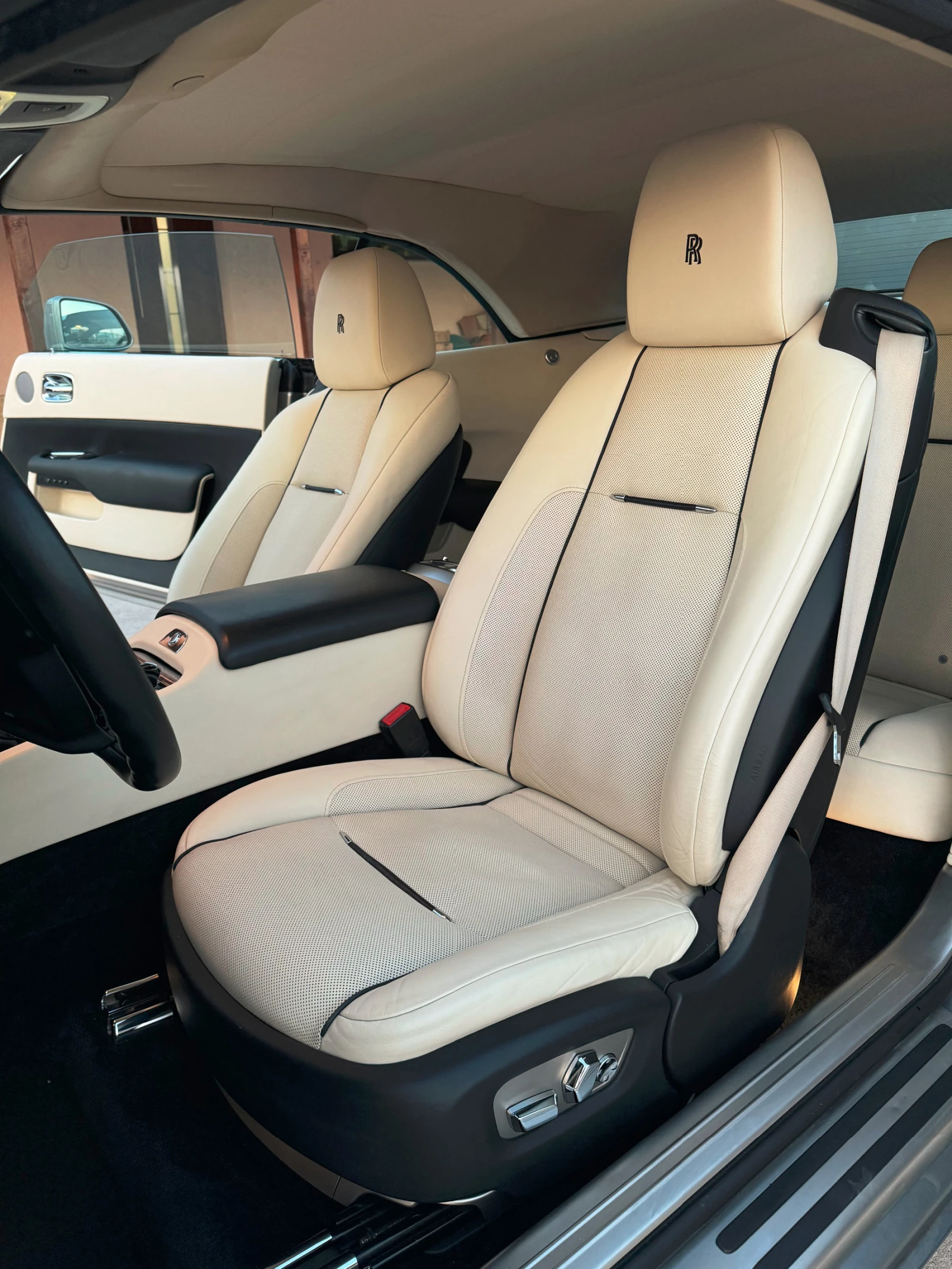 Rolls-Royce Dawn  - изображение 8