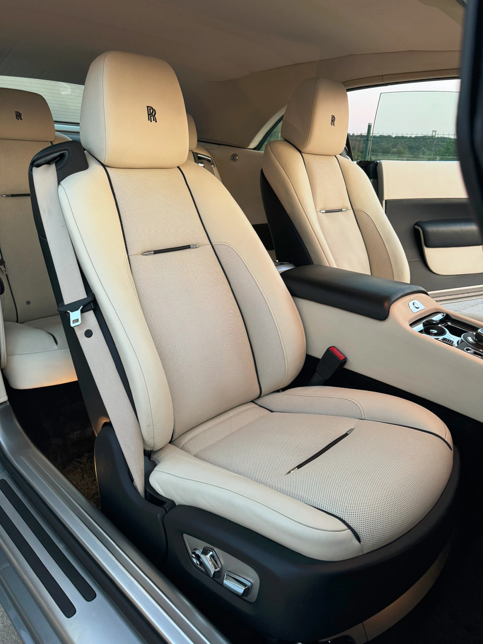 Rolls-Royce Dawn  - изображение 9