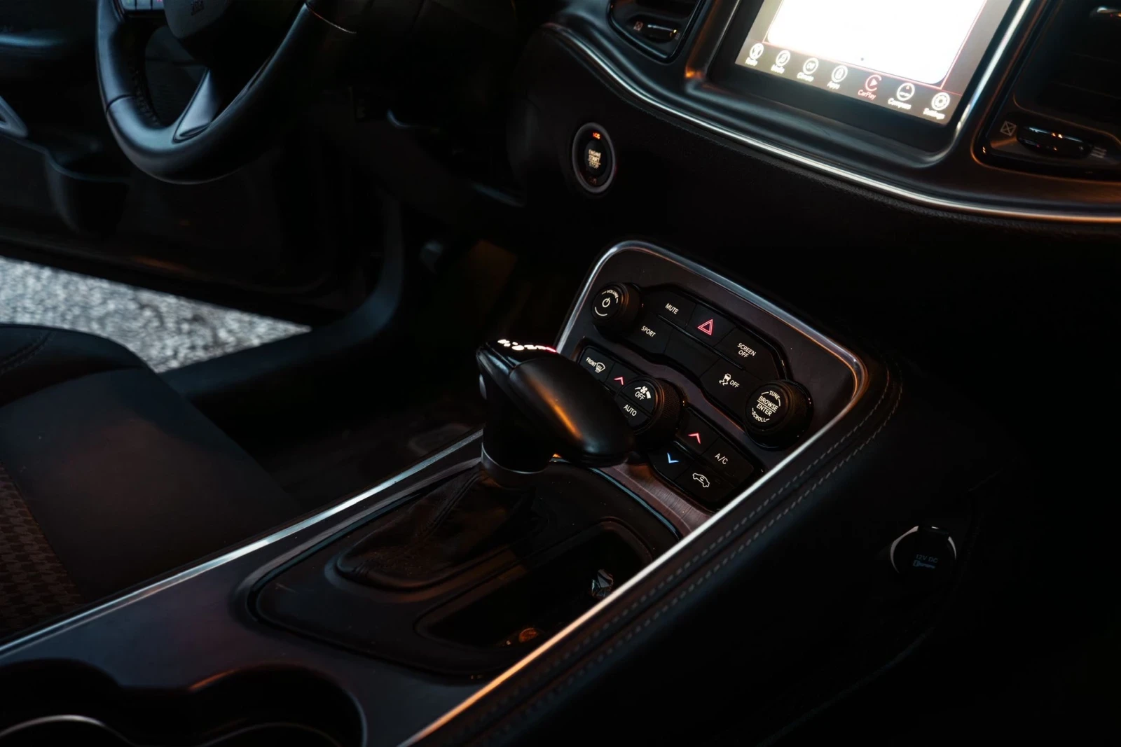 Dodge Challenger, снимка 8 - Автомобили и джипове - 54240274