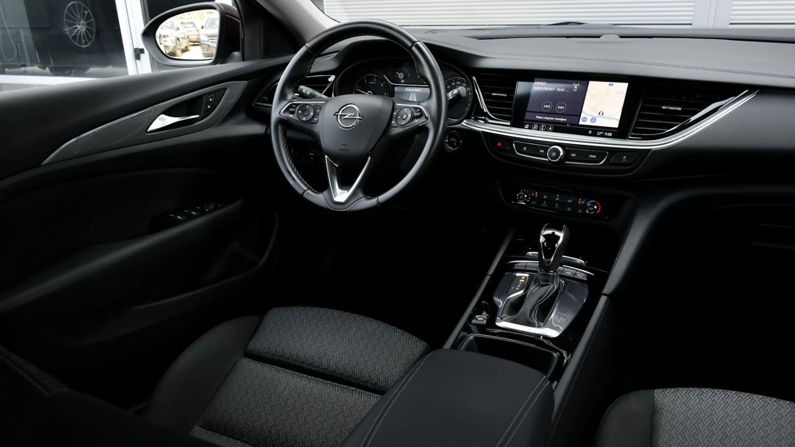 Opel Insignia Sports Tourer 2.0d Automatic Business Edition, снимка 9 - Автомобили и джипове - 54303844