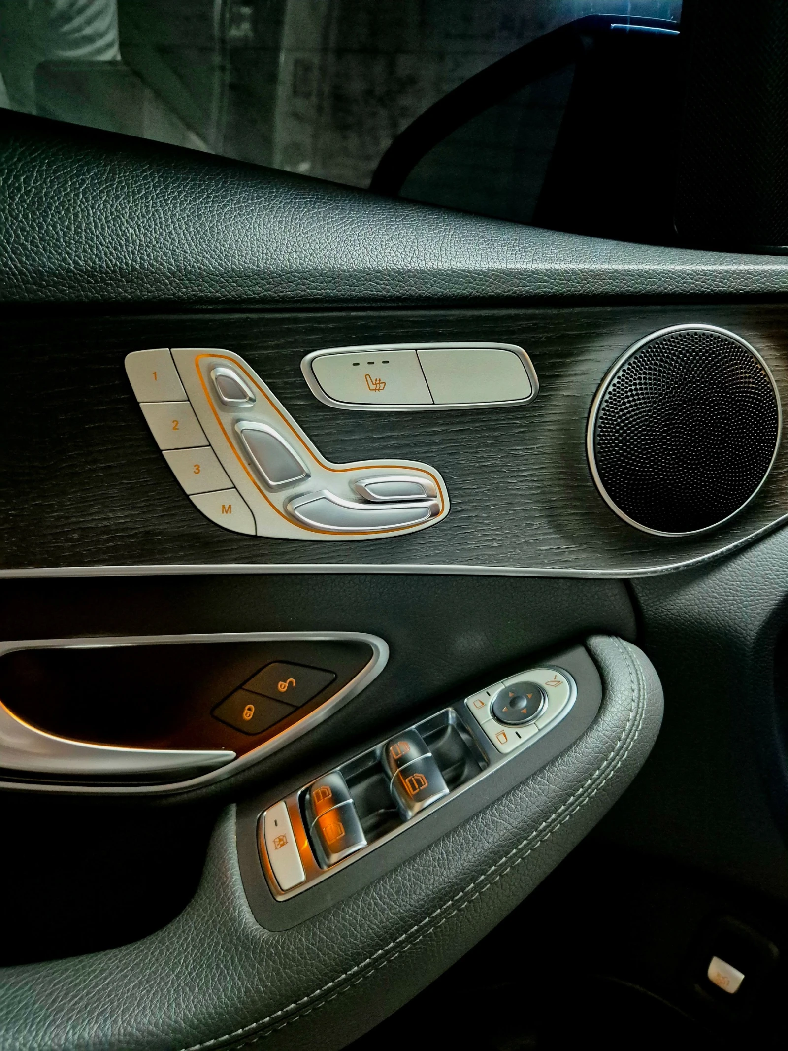 Mercedes-Benz C 300 KEYLESS/DISTR/9G-TRONIC/Реални километри, снимка 10 - Автомобили и джипове - 55158202