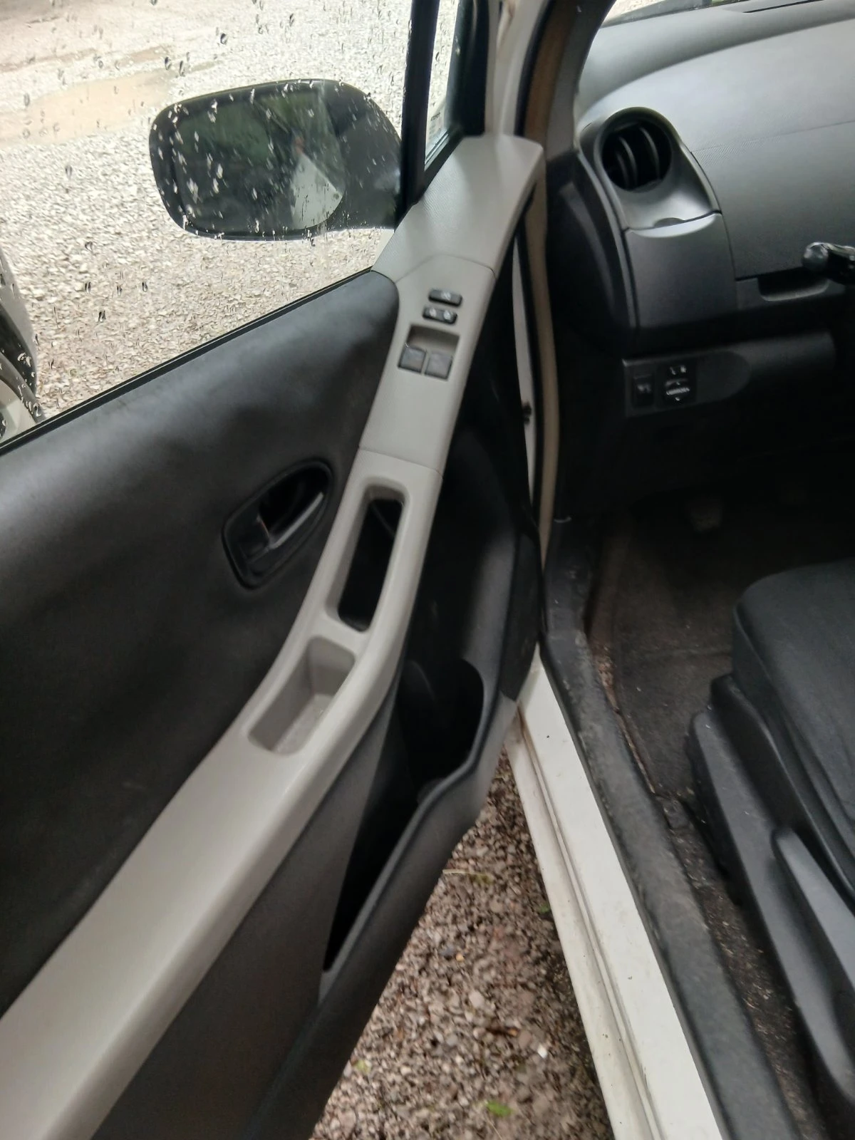 Toyota Yaris, снимка 4 - Автомобили и джипове - 54901450