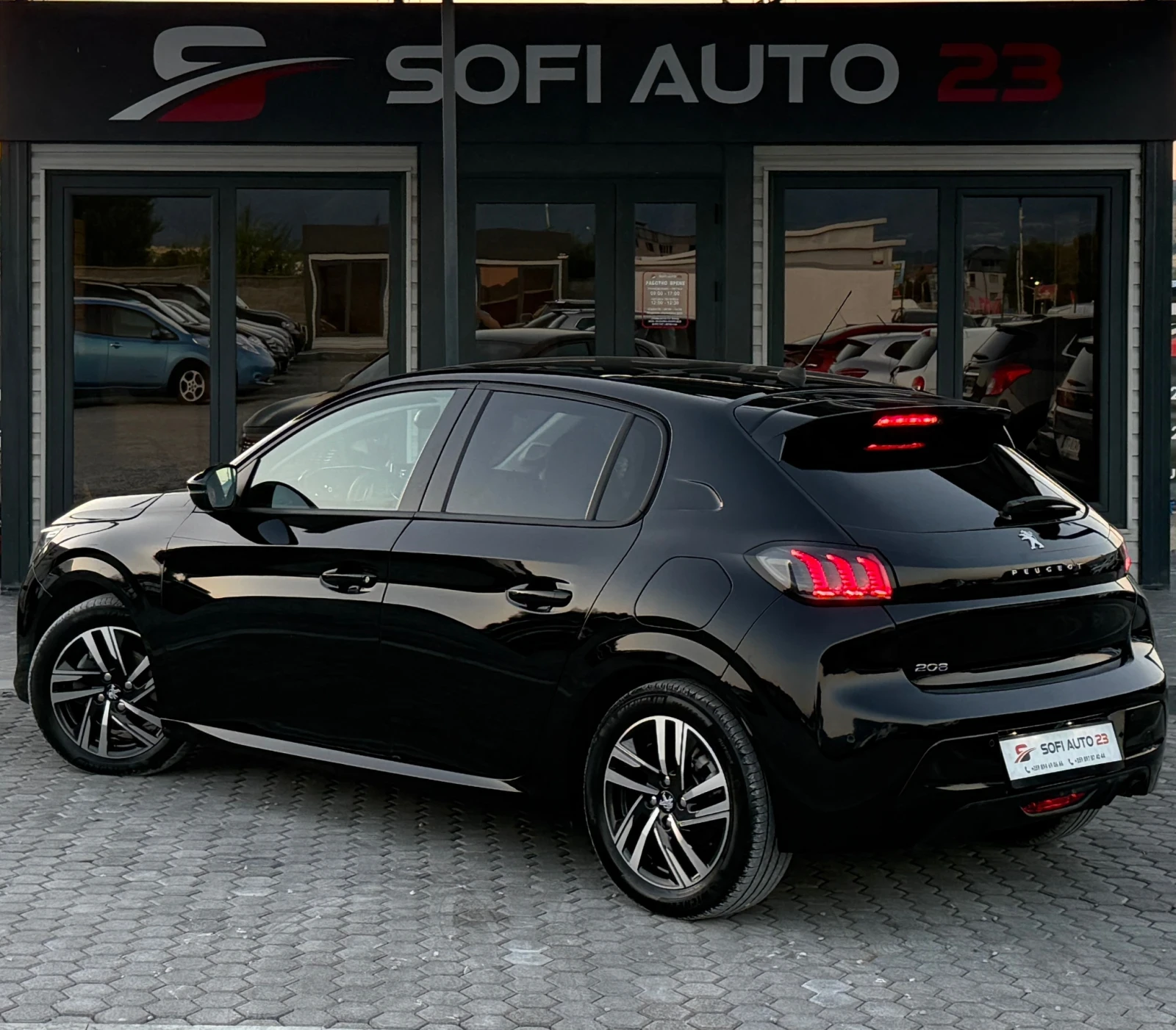 Peugeot 208 1.2 FULL OPTIONS! KTEO, COC, снимка 4 - Автомобили и джипове - 55533178