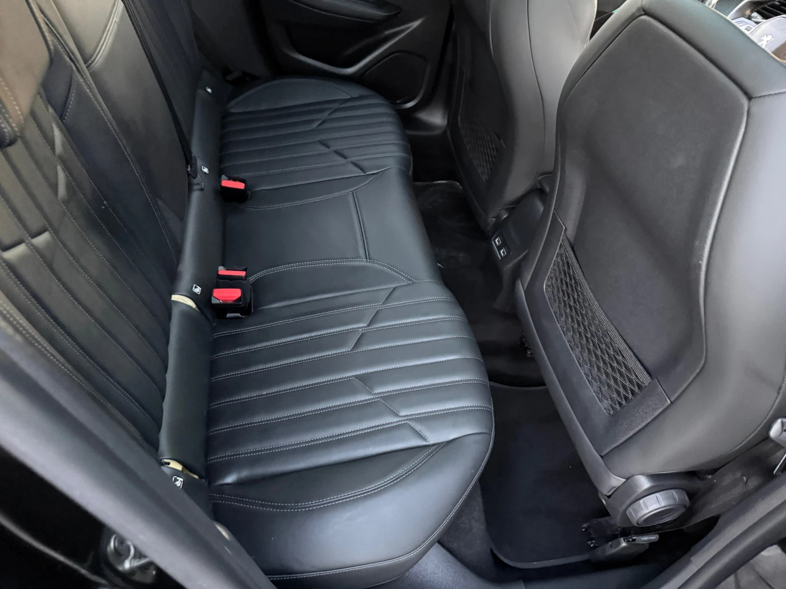 Peugeot 208 1.2 FULL OPTIONS! KTEO, COC, снимка 13 - Автомобили и джипове - 55533178