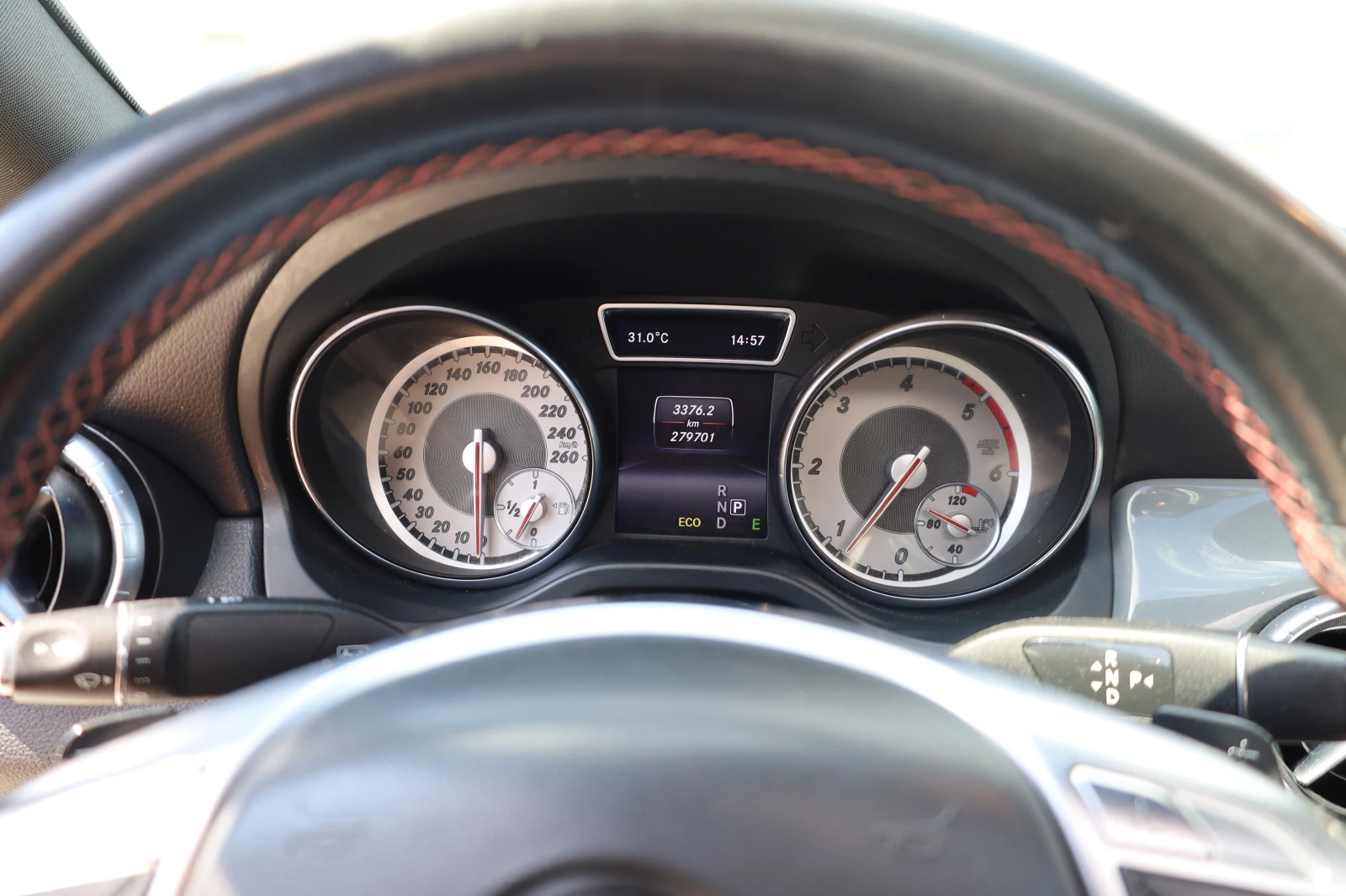 Mercedes-Benz CLA 220, снимка 11 - Автомобили и джипове - 56020186