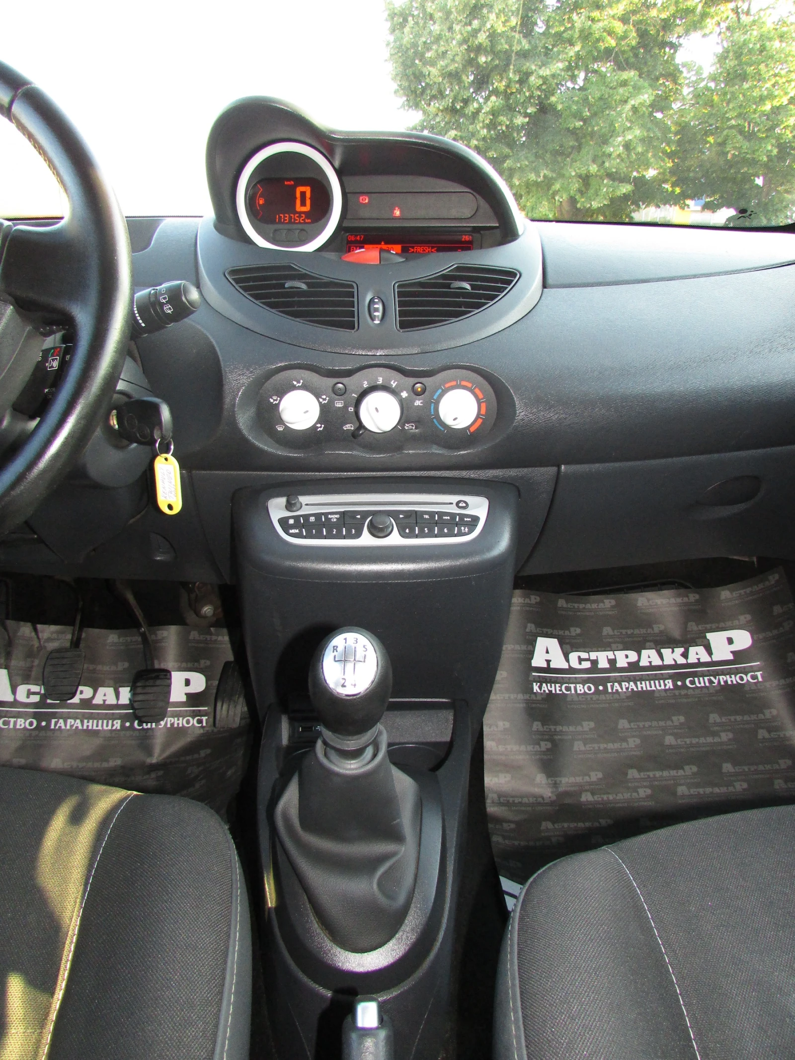 Renault Twingo 1.2i EURO5B, снимка 12 - Автомобили и джипове - 56074734