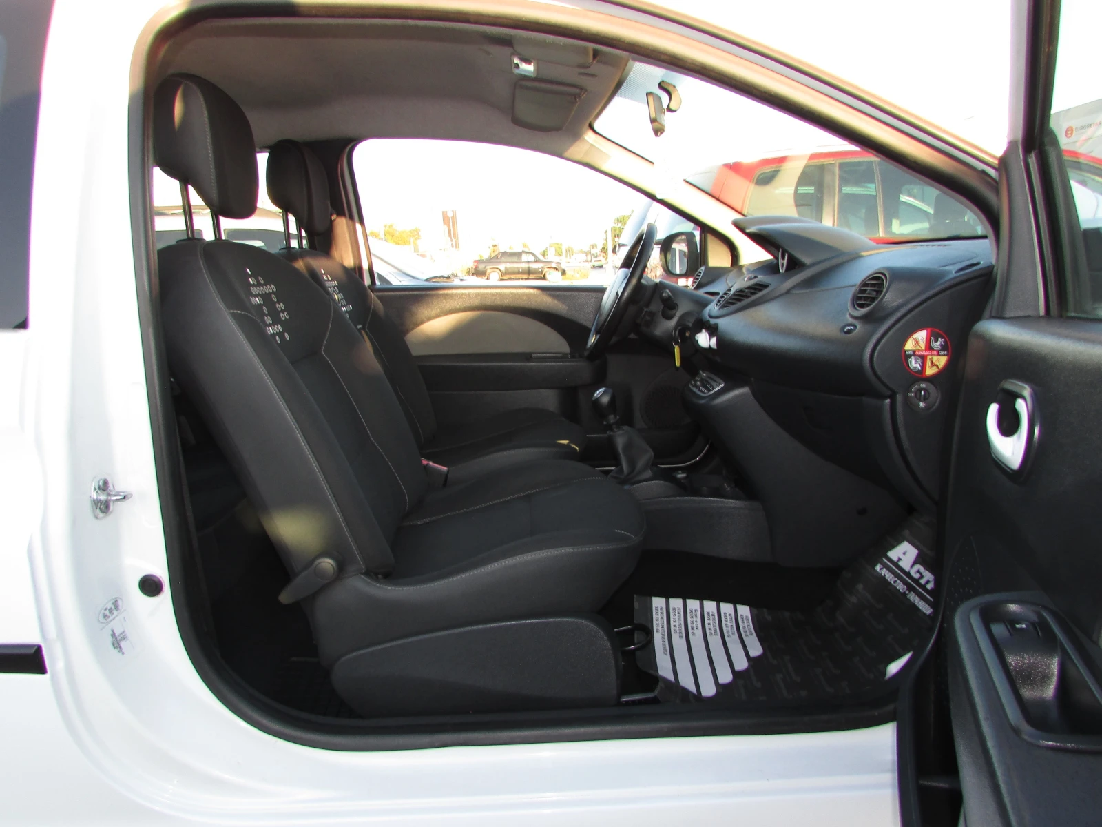 Renault Twingo 1.2i EURO5B, снимка 9 - Автомобили и джипове - 56074734