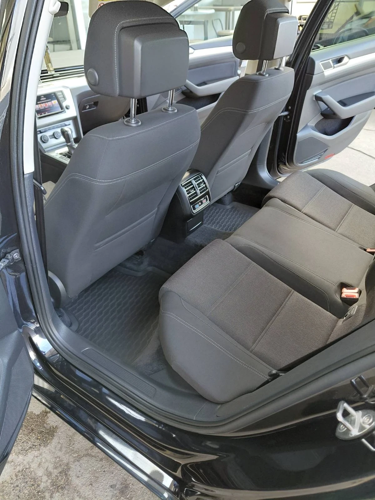 VW Passat B8 | 2.0 TDI | MATRIX | DSG 6 | 150 HP, снимка 10 - Автомобили и джипове - 56577475