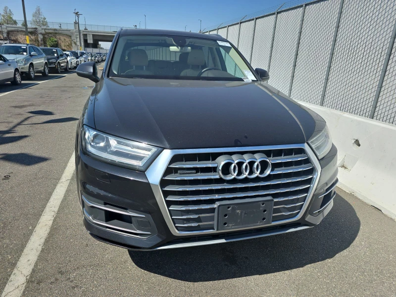 Audi Q7 Панорама* Нави* Камери* Мъртва Зона* Дистроник* , снимка 2 - Автомобили и джипове - 47455591