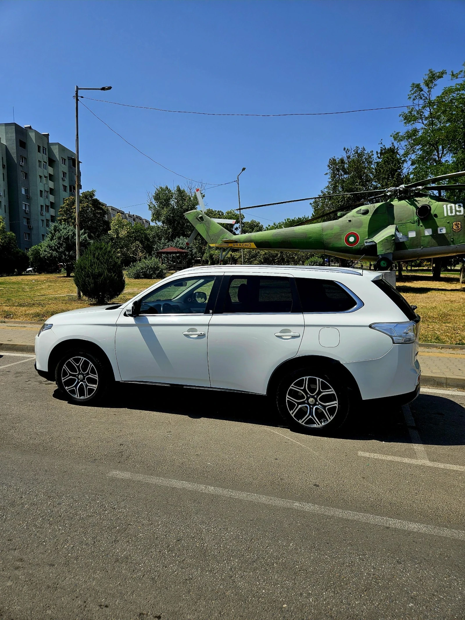 Mitsubishi Outlander 2.2 DI-D 4WD - изображение 3