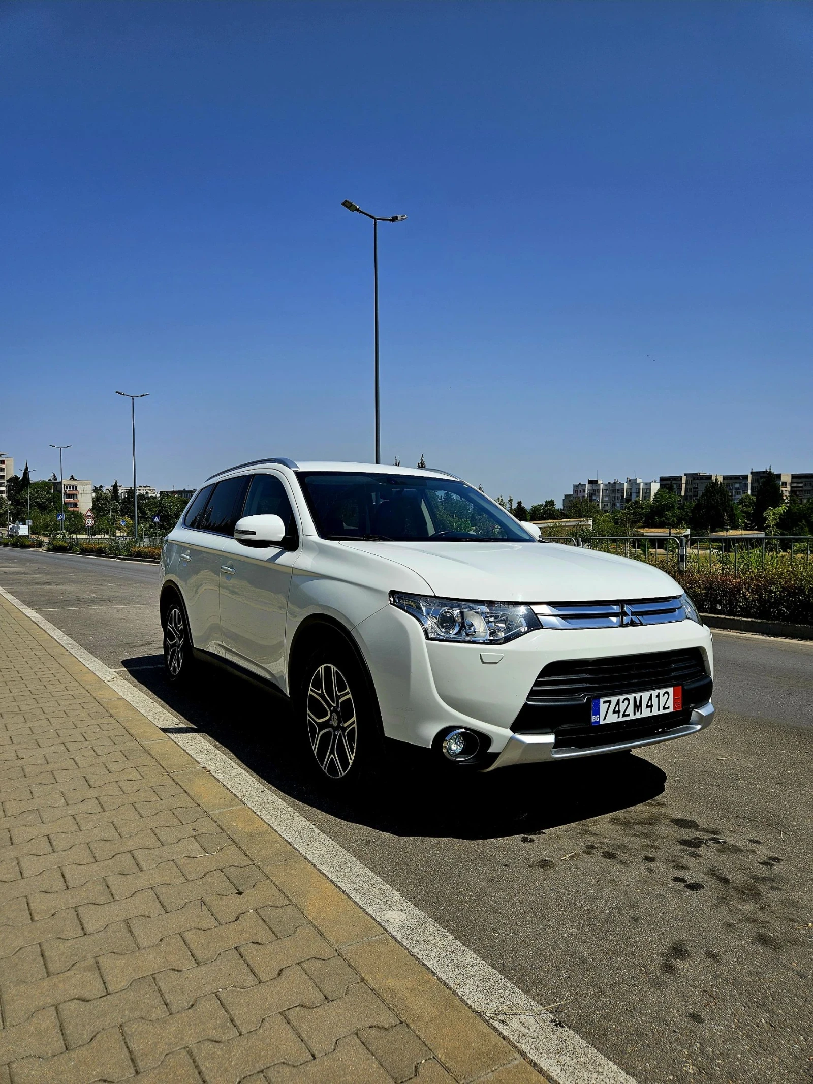 Mitsubishi Outlander 2.2 DI-D 4WD - изображение 2