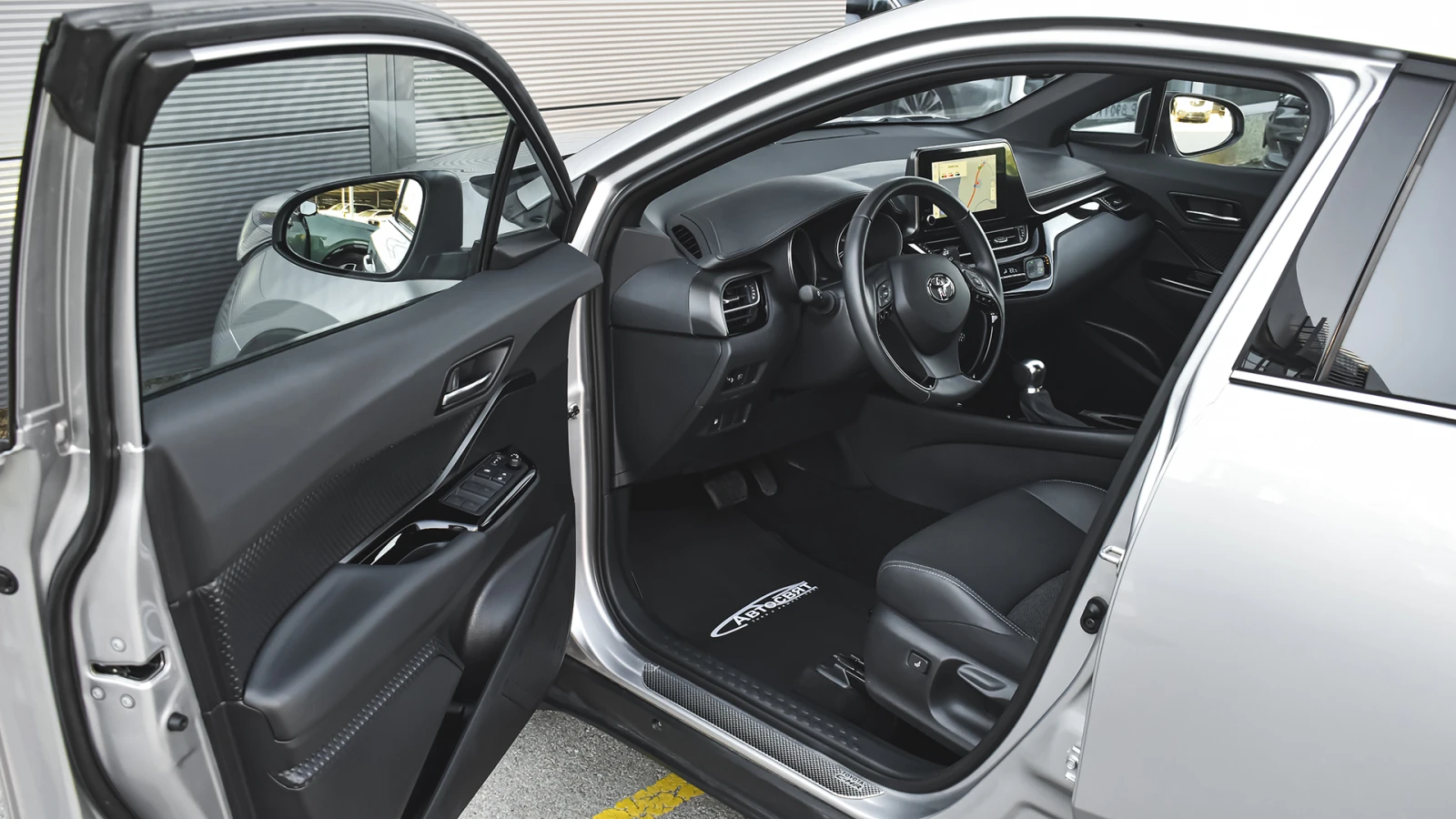 Toyota C-HR 2.0 Hybrid Club Automatic - изображение 8