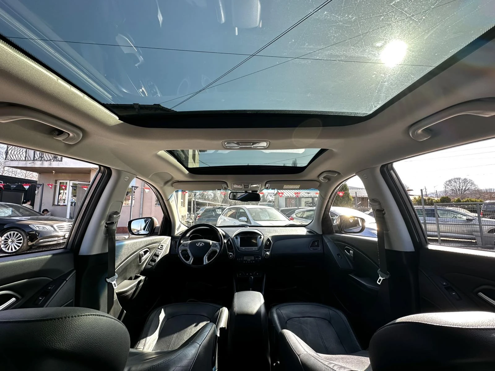 Hyundai IX35 2.0CRDI 184HP 4WD PANO CAMERA ПОДГРЕВ, снимка 10 - Автомобили и джипове - 53799672