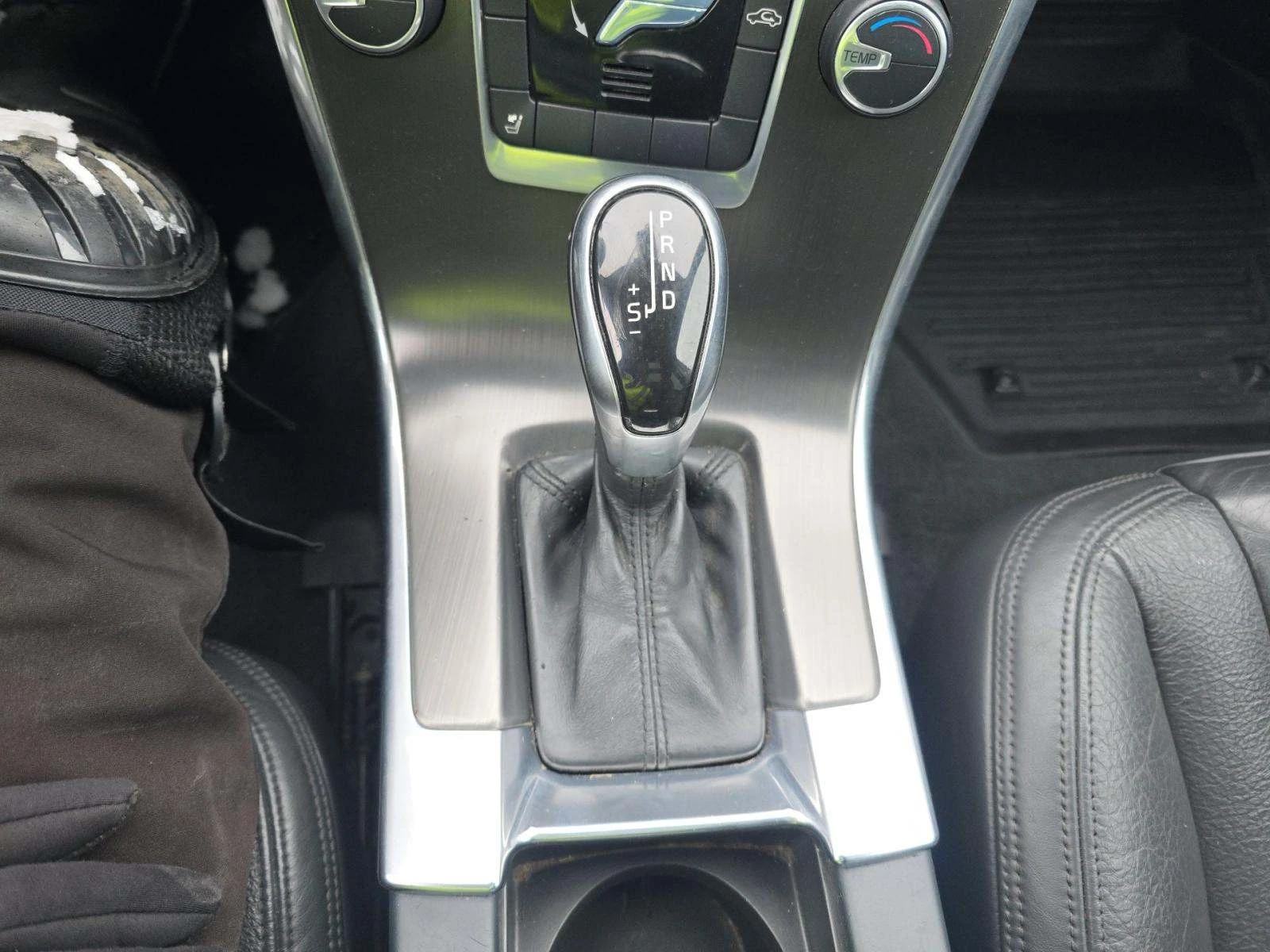 Volvo XC60 T6* ДИГИТАЛНО* ТАБЛО* ПОДГРЕВ* КАМЕРА* КЕЙЛЕС* , снимка 9 - Автомобили и джипове - 53802486