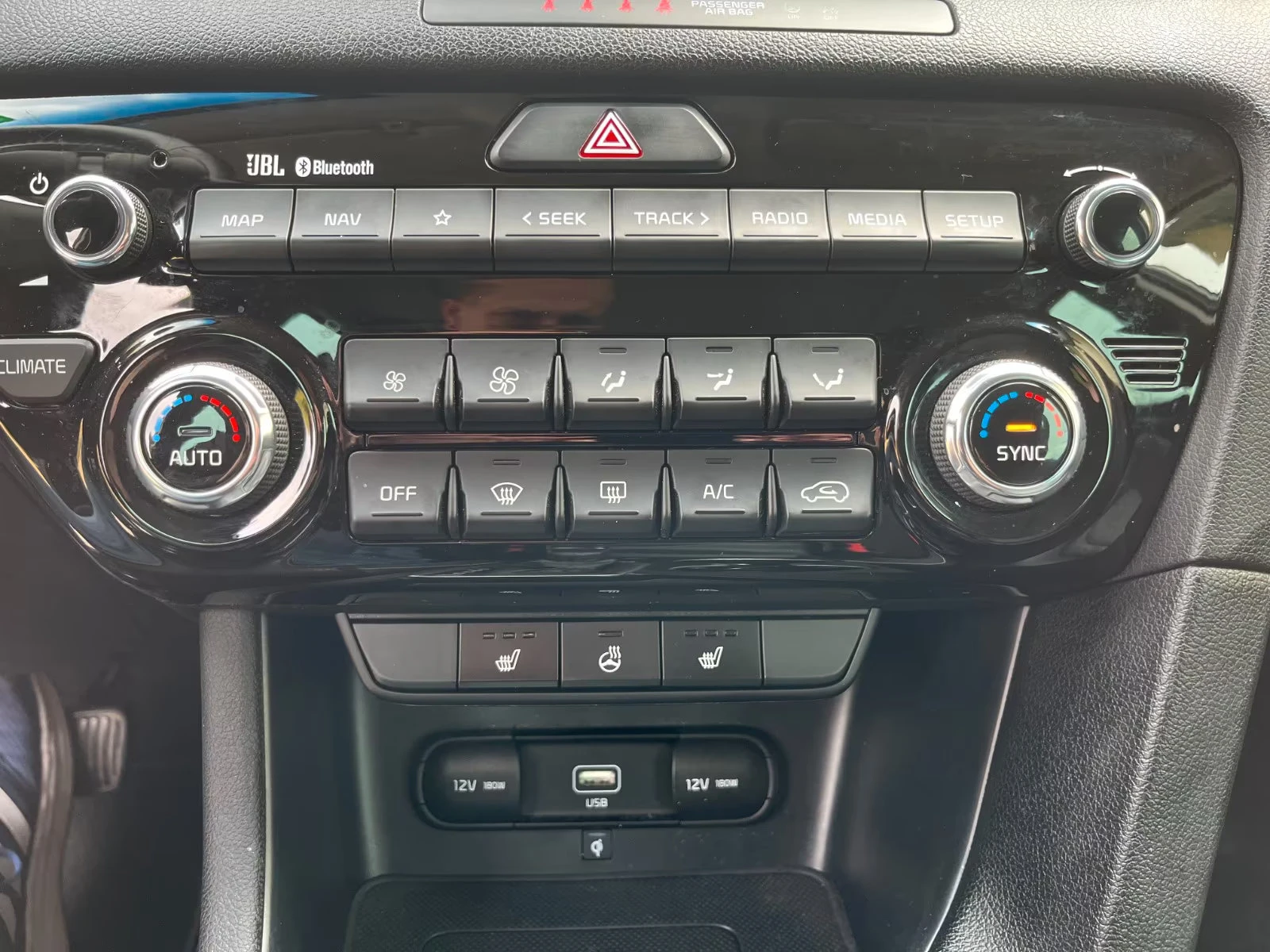 Kia Sportage 4WD/177HP/PANO/AHK/CAM/LED/NAVI/KLESS/587q, снимка 10 - Автомобили и джипове - 55653714