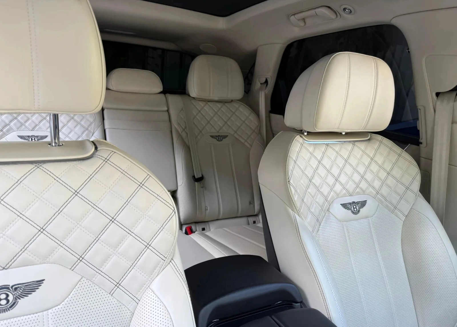 Bentley Bentayga 4.0 V8 AWD First Edition, снимка 7 - Автомобили и джипове - 56733277
