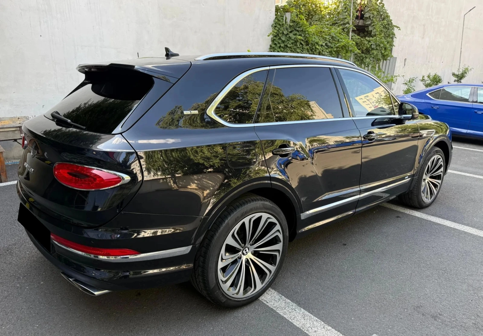 Bentley Bentayga 4.0 V8 AWD First Edition, снимка 2 - Автомобили и джипове - 56733277