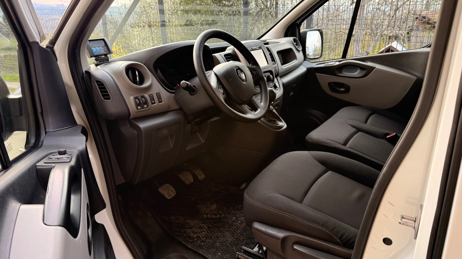 Renault Trafic FRIGO-145k./Euro 6, снимка 10 - Бусове и автобуси - 54183613