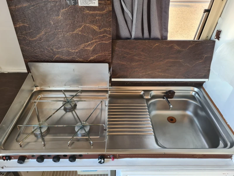 Каравана Hobby 400C, снимка 10 - Каравани и кемпери - 52512397