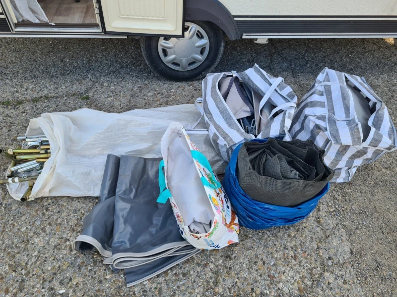 Каравана Hobby 400C, снимка 16 - Каравани и кемпери - 52512397