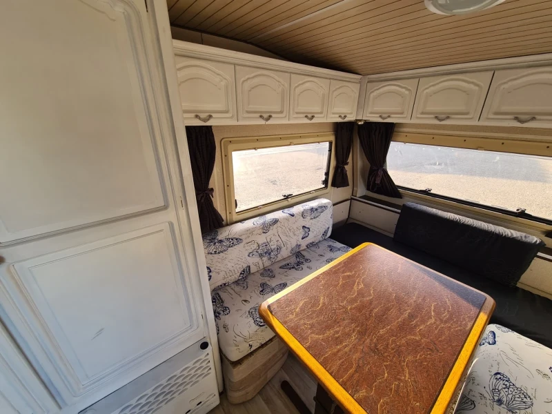 Каравана Hobby 400C, снимка 8 - Каравани и кемпери - 52512397