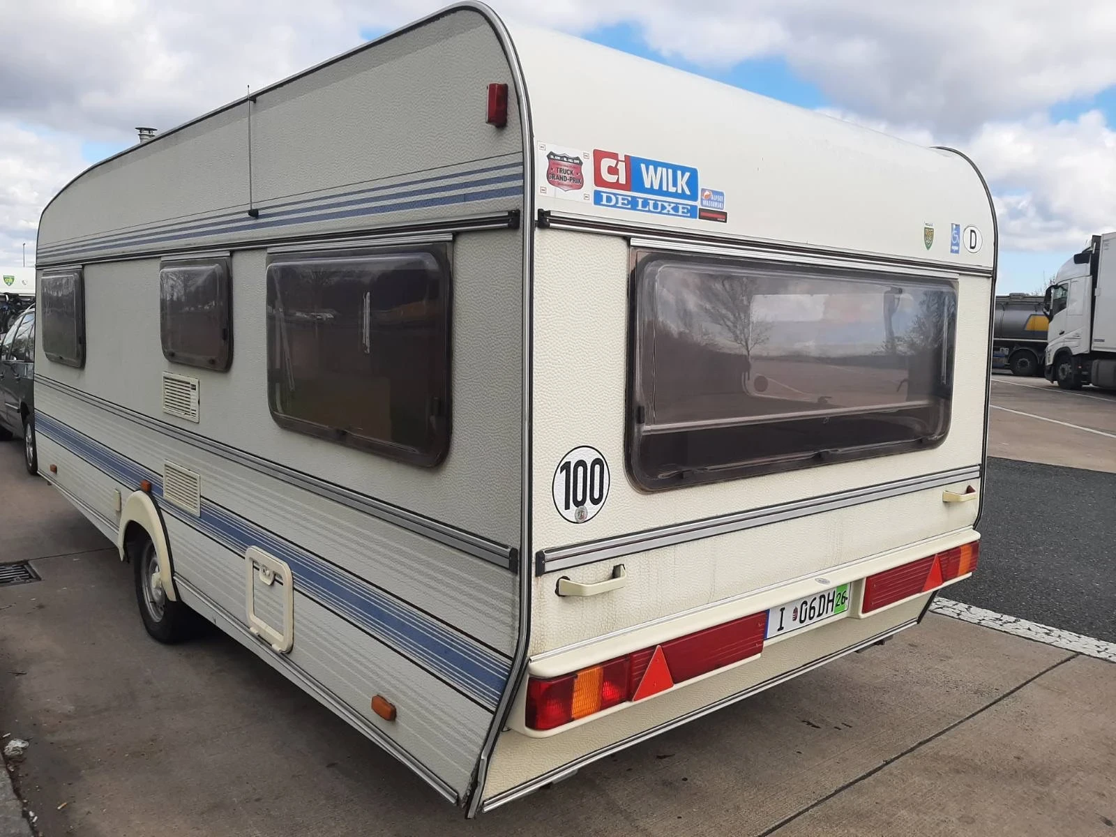 Каравана Wilk 7 метра на 2.50, снимка 3 - Каравани и кемпери - 54019769