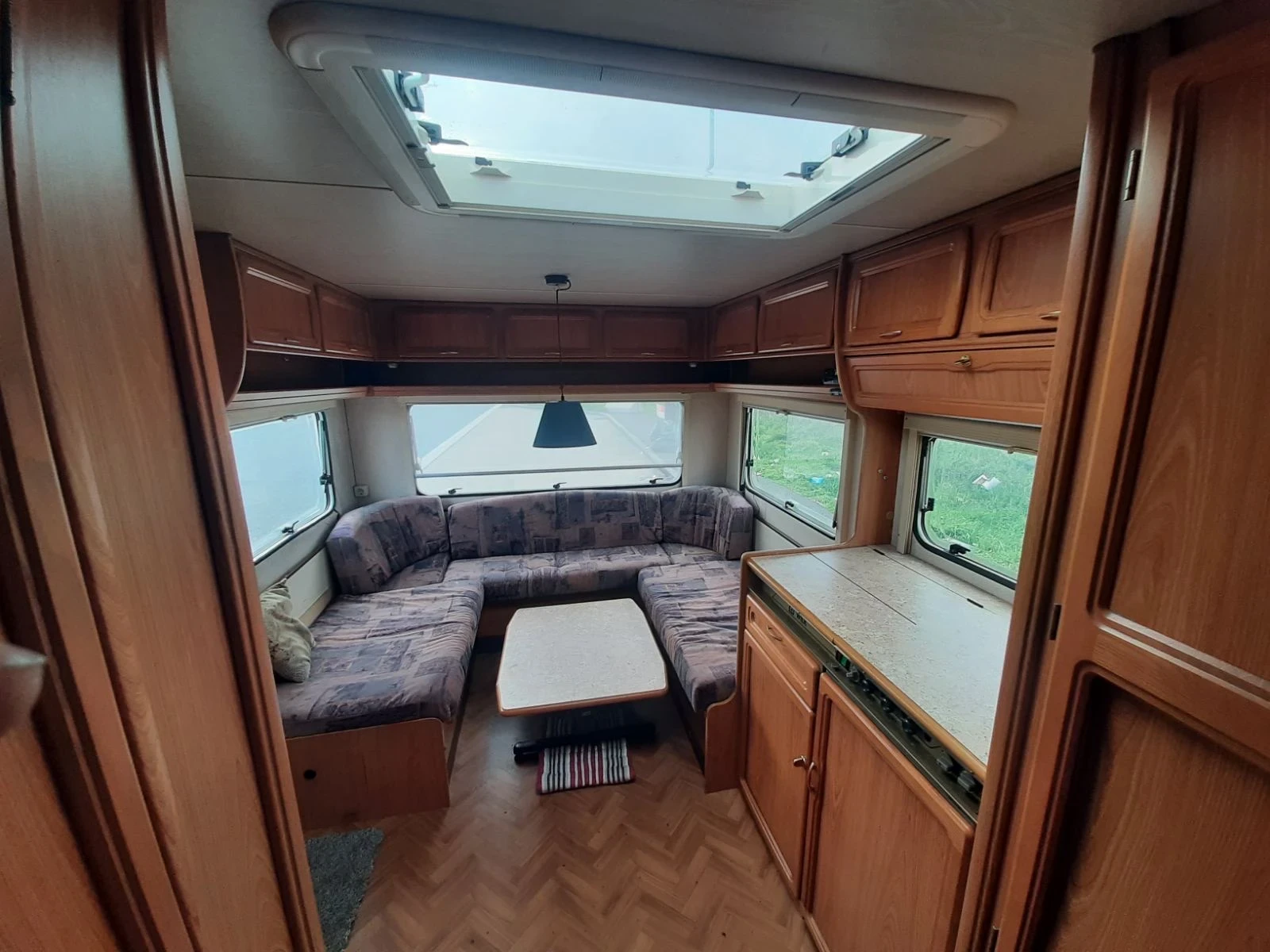 Каравана Wilk 7 метра на 2.50, снимка 10 - Каравани и кемпери - 54019769