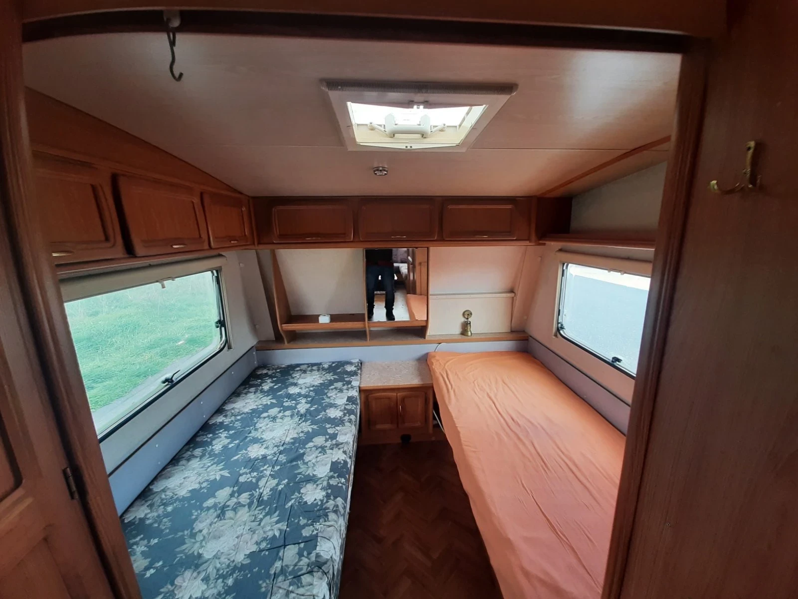 Каравана Wilk 7 метра на 2.50, снимка 11 - Каравани и кемпери - 54019769