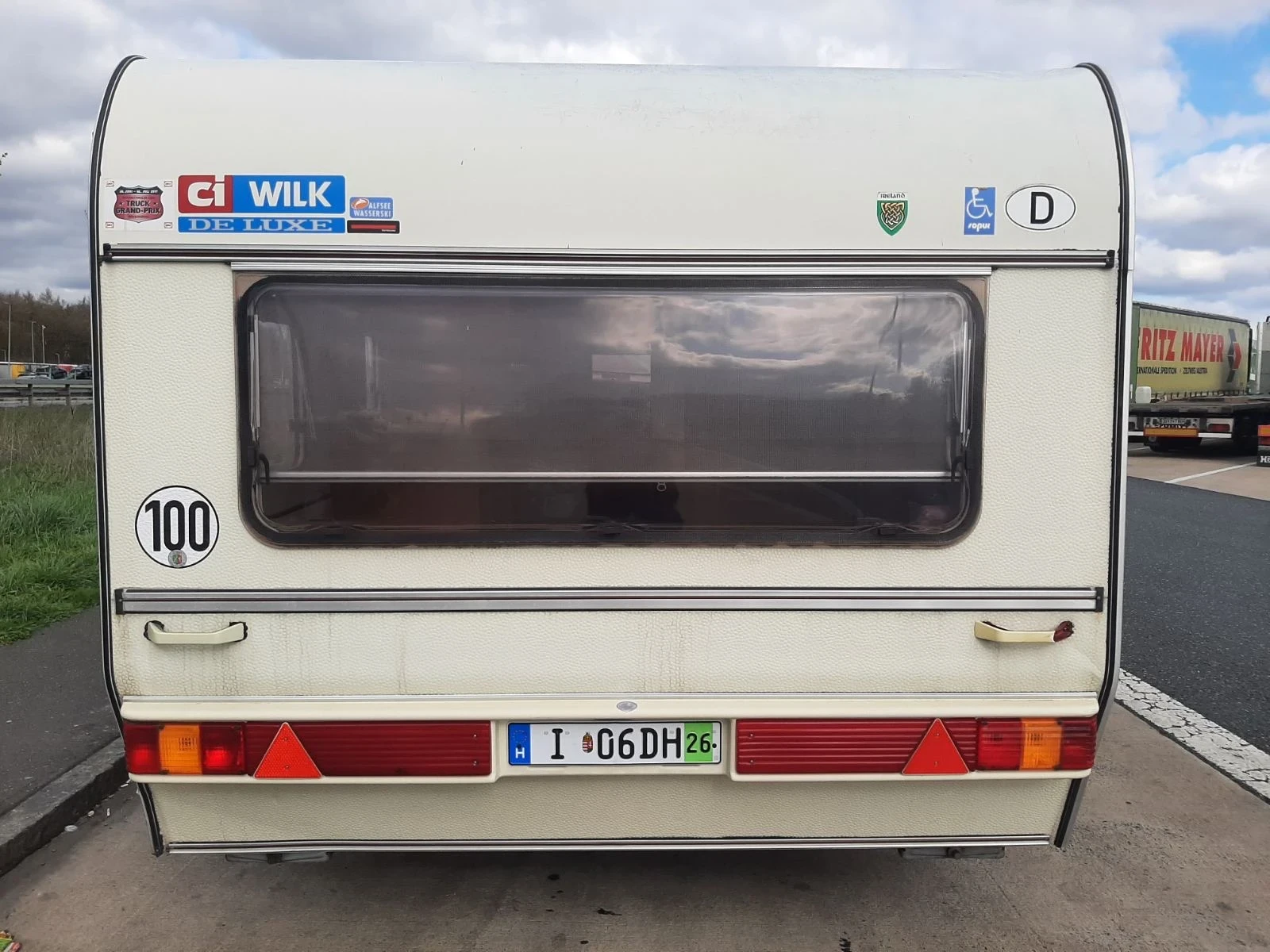 Каравана Wilk 7 метра на 2.50, снимка 4 - Каравани и кемпери - 54019769