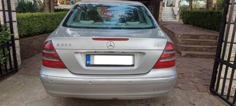 Mercedes-Benz E 220 CDI Elegance 6ск., снимка 3 - Автомобили и джипове - 47397489