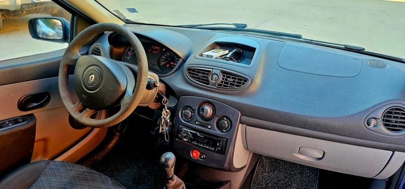 Renault Clio 1.2i 16v, снимка 6 - Автомобили и джипове - 47700210