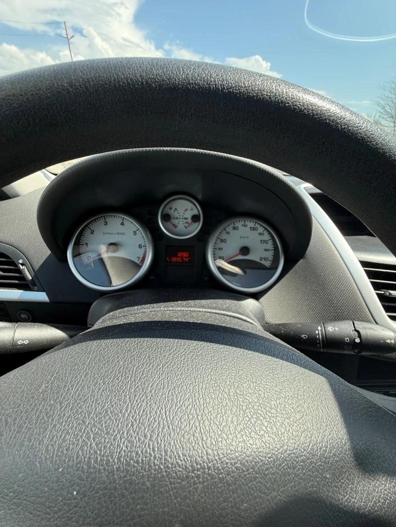 Peugeot 207 1.4I ГАЗ безплатна регистрация, снимка 9 - Автомобили и джипове - 50006483