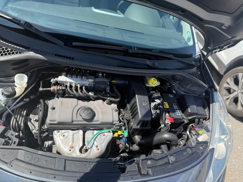 Peugeot 207 1.4I ГАЗ безплатна регистрация, снимка 12 - Автомобили и джипове - 50006483