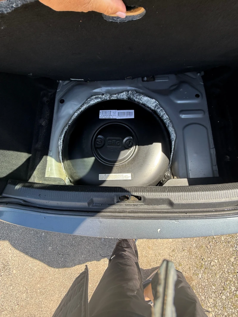 Peugeot 207 1.4I ГАЗ безплатна регистрация, снимка 11 - Автомобили и джипове - 50006483