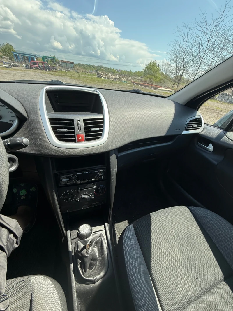 Peugeot 207 1.4I ГАЗ безплатна регистрация, снимка 7 - Автомобили и джипове - 50006483