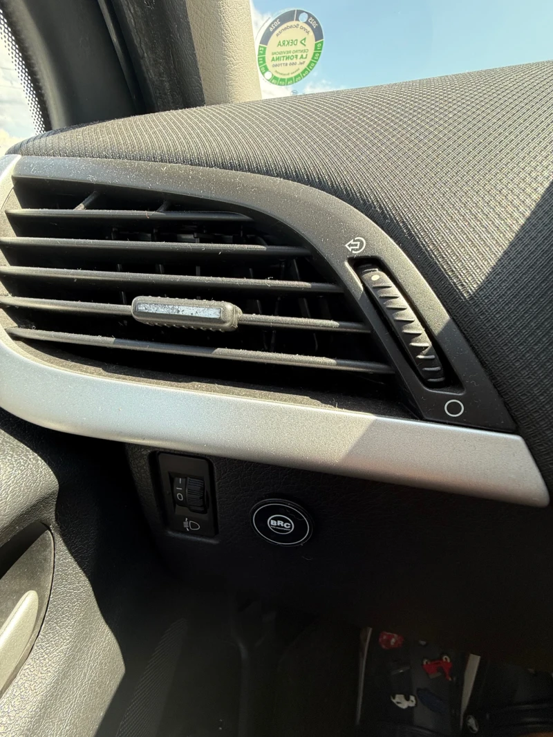 Peugeot 207 1.4I ГАЗ безплатна регистрация, снимка 10 - Автомобили и джипове - 50006483